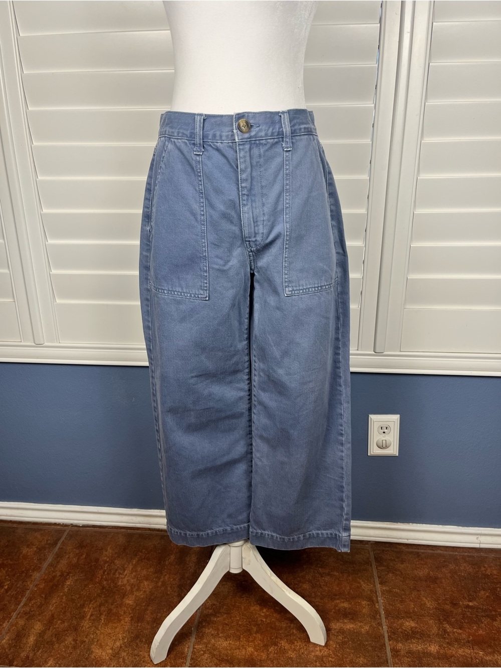 American Eagle Light Blue Denim carpenter wide leg crop pants size 6 utility